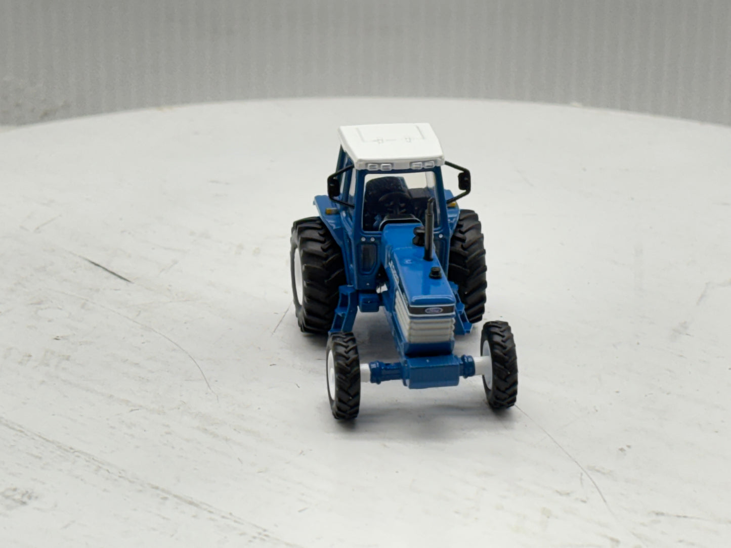1/64 Ford 8830 2wd
