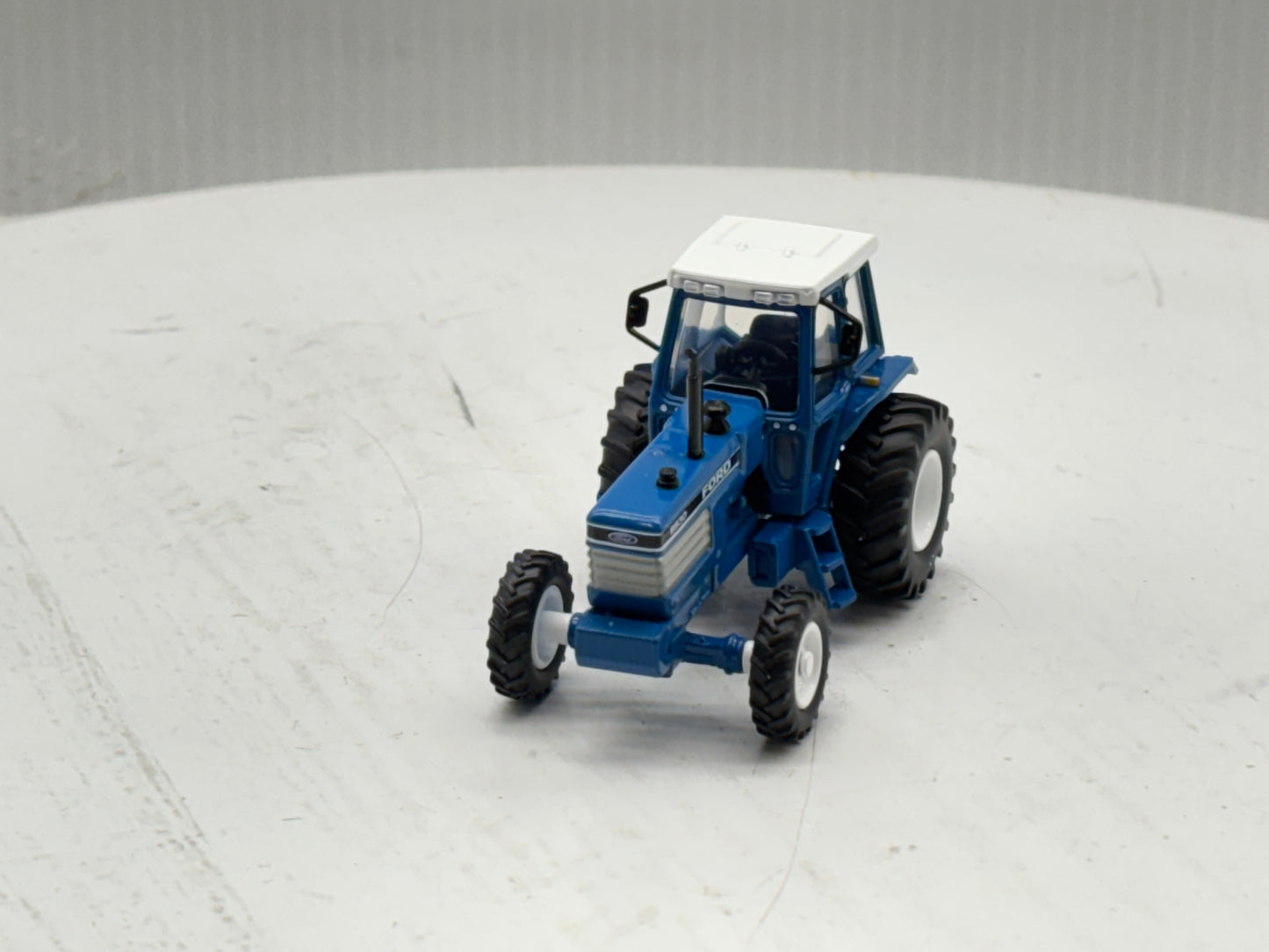 1/64 Ford 8830 2wd