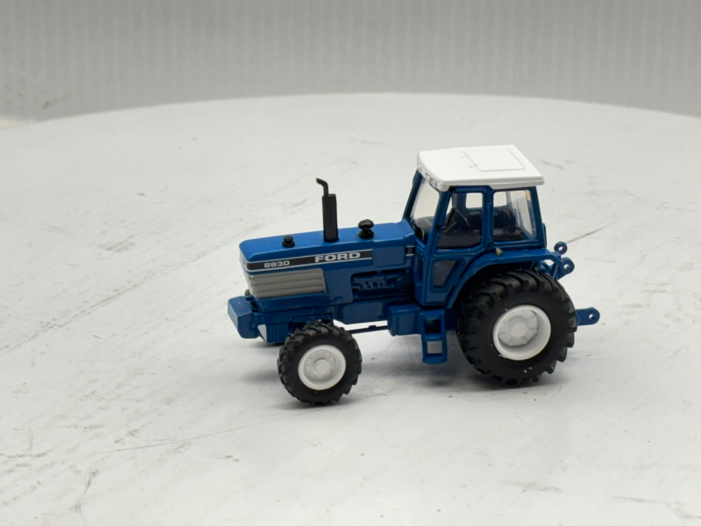 1/64 Ford 8830 2wd