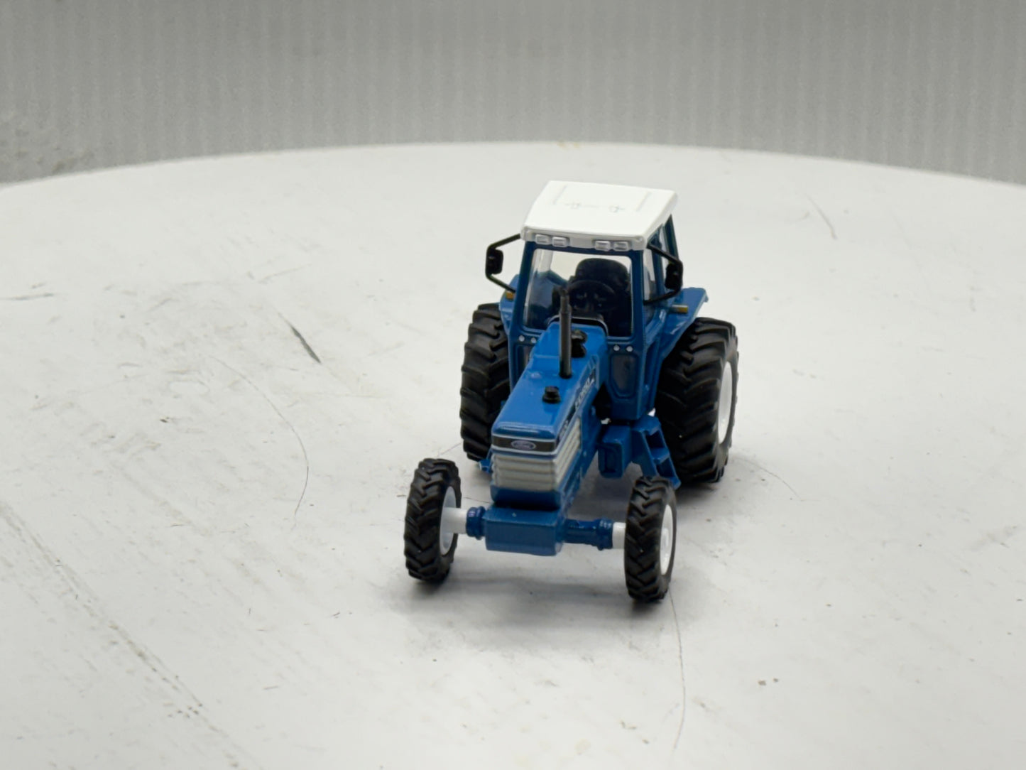 1/64 Ford 8830 2wd