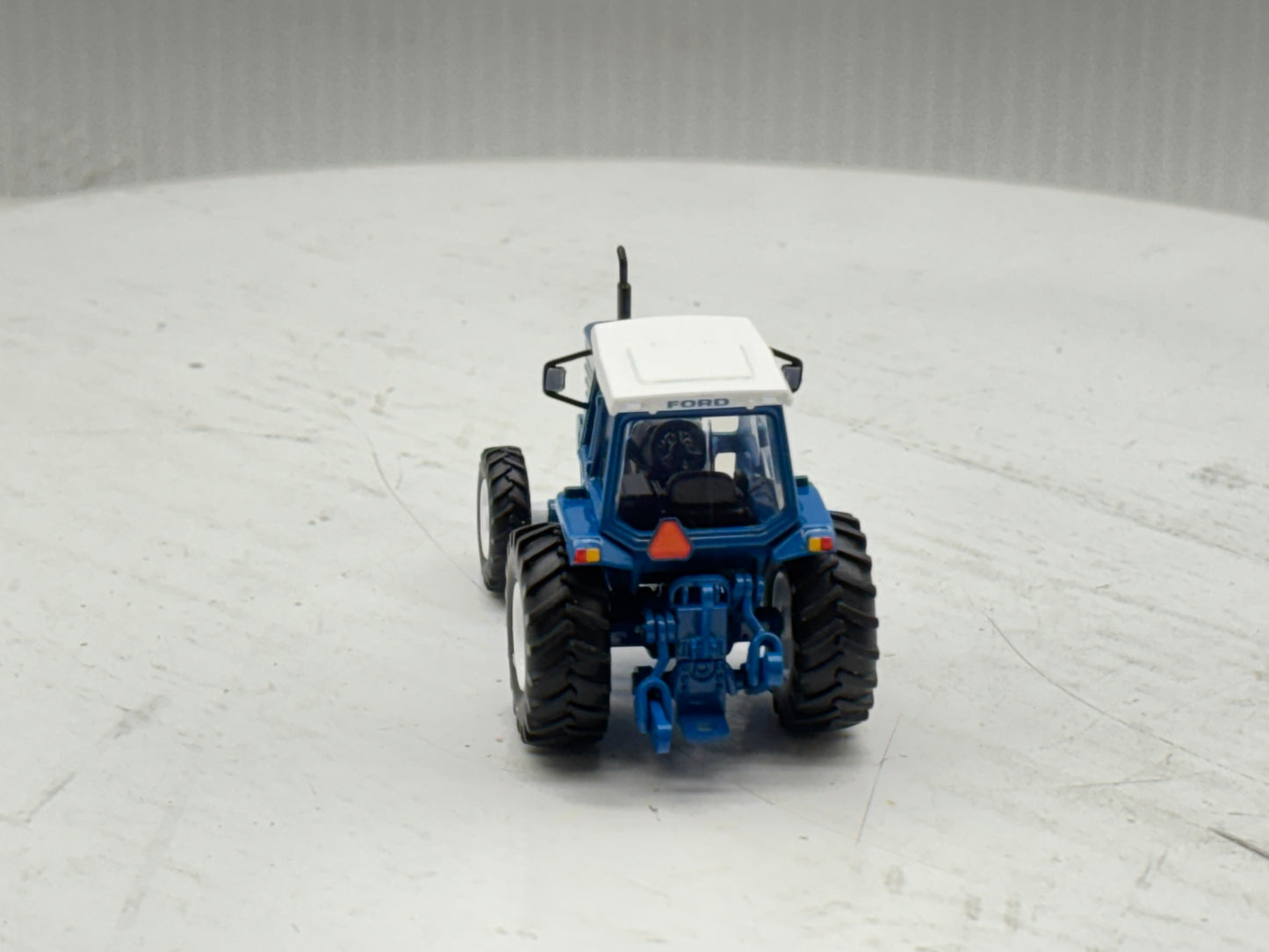 1/64 Ford 8830 2wd