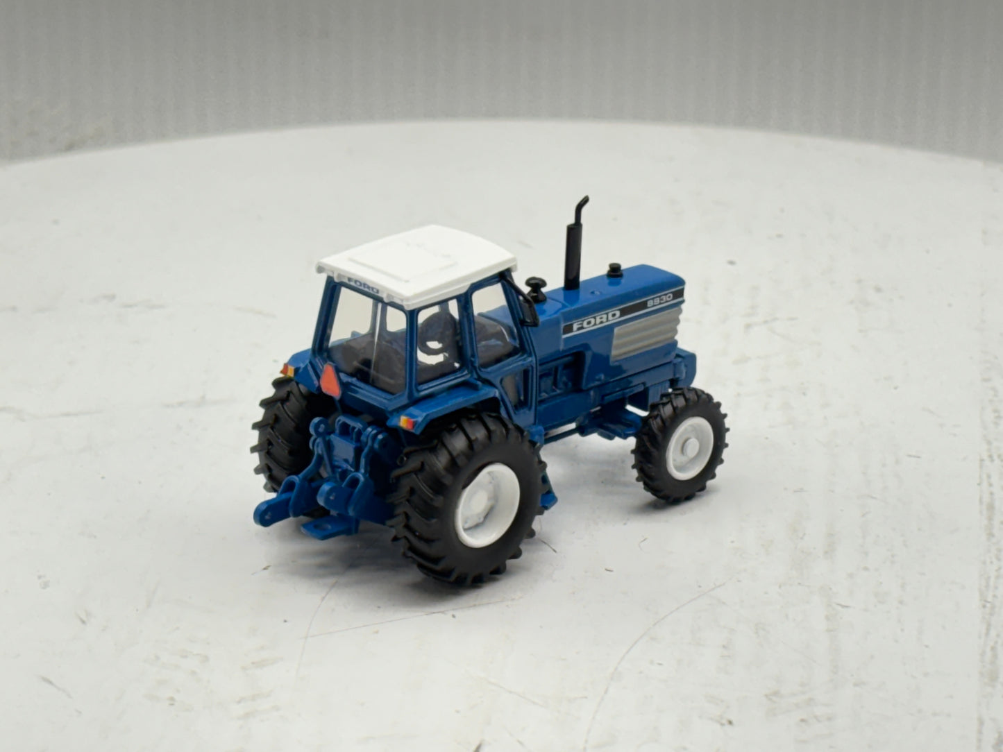 1/64 Ford 8830 2wd