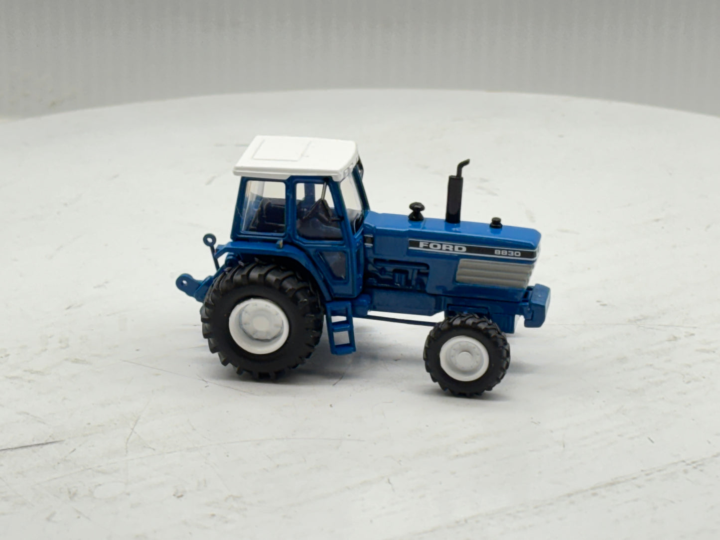 1/64 Ford 8830 2wd