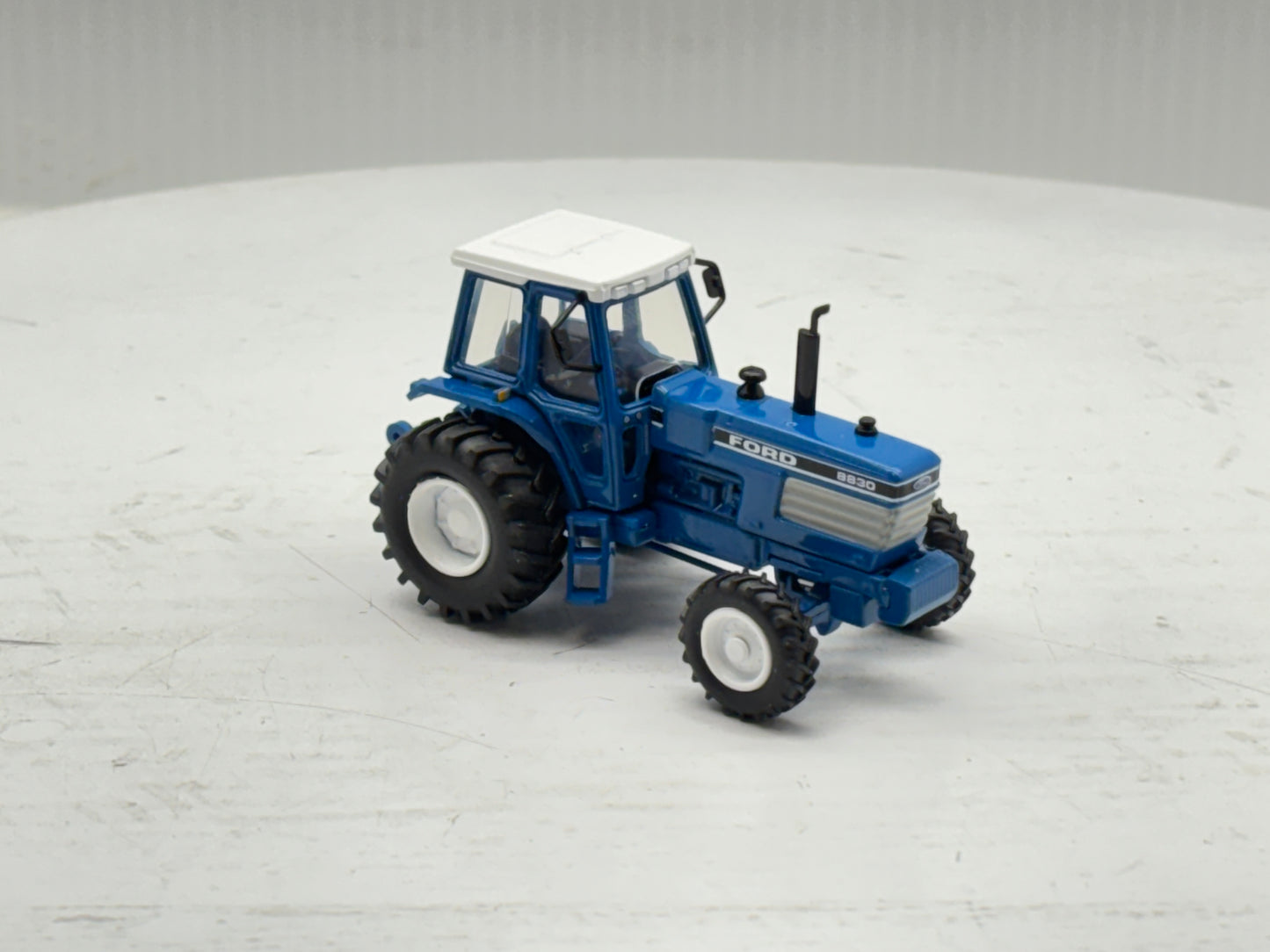 1/64 Ford 8830 2wd