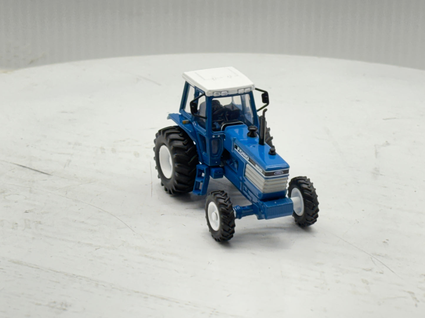 1/64 Ford 8830 2wd