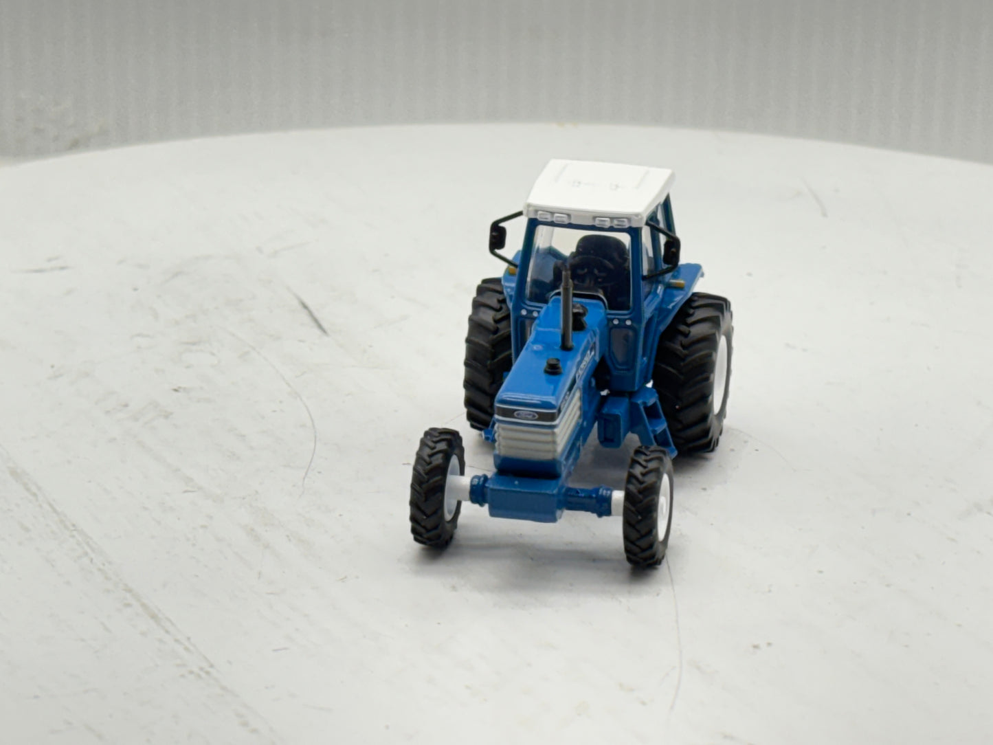 1/64 Ford 8830 2wd