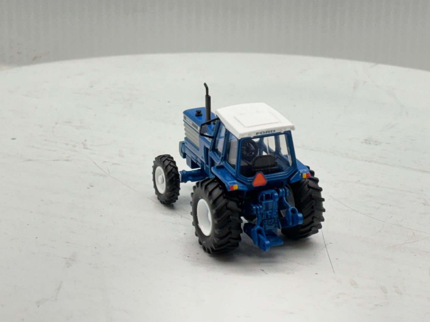 1/64 Ford 8830 2wd