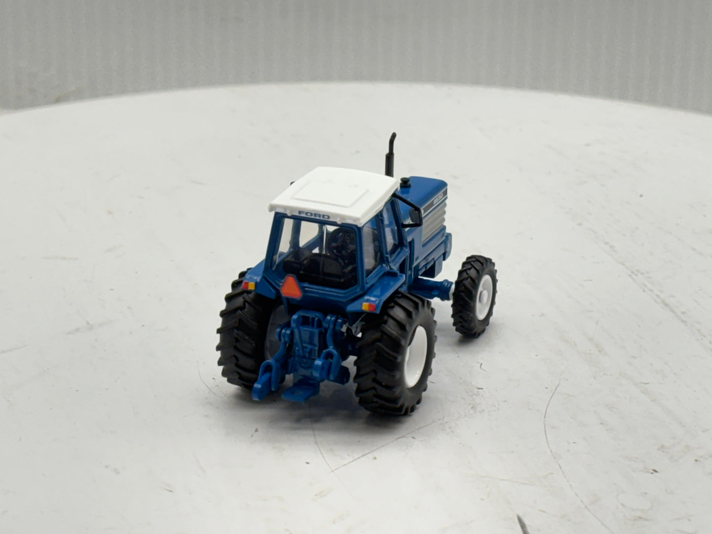 1/64 Ford 8830 2wd