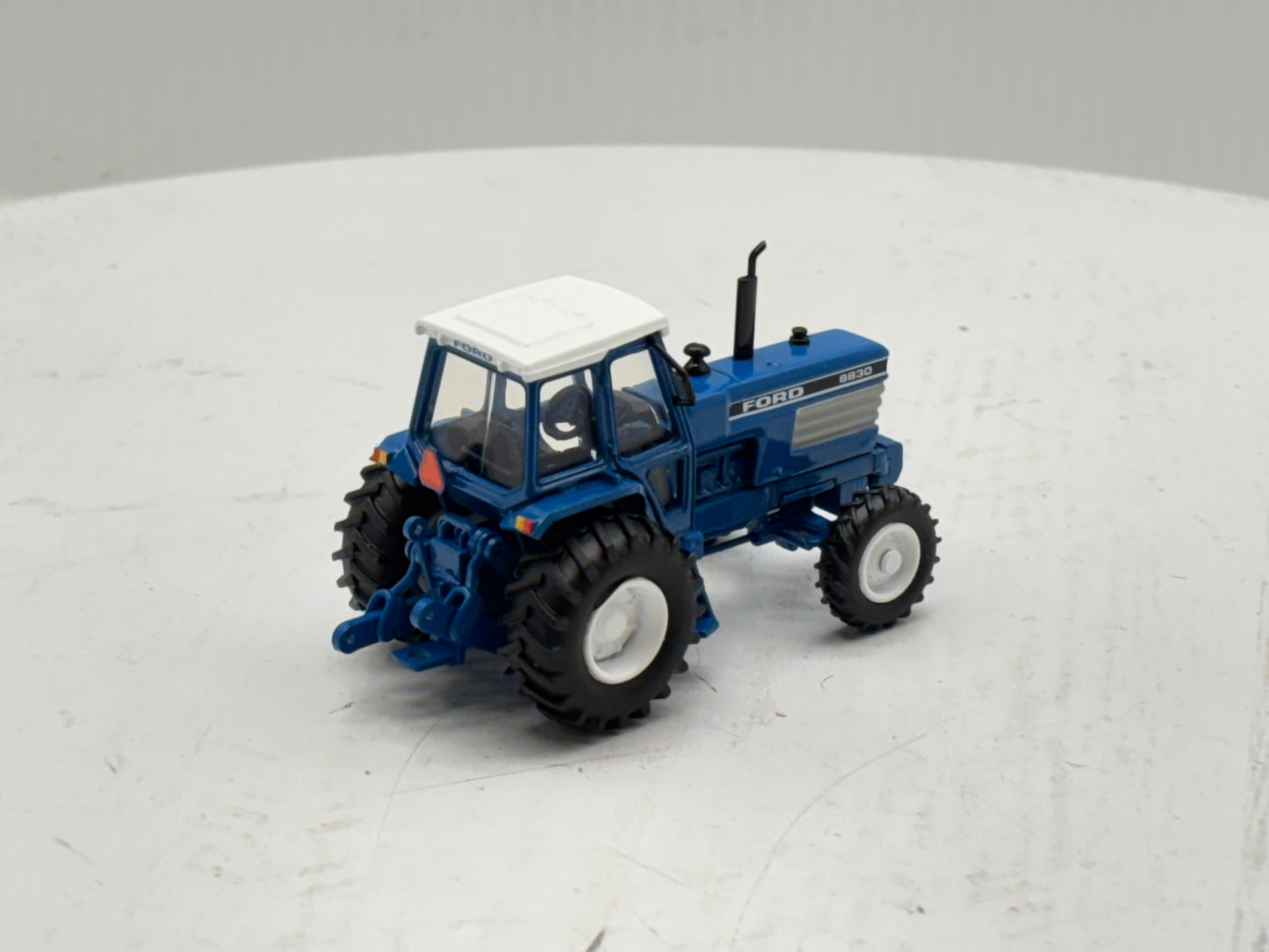 1/64 Ford 8830 2wd