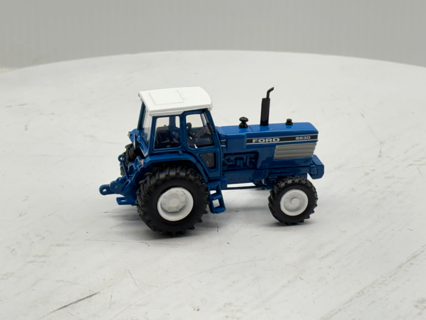 1/64 Ford 8830 2wd