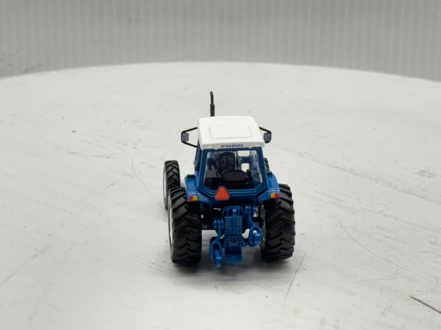 1/64 Ford 8830 2wd