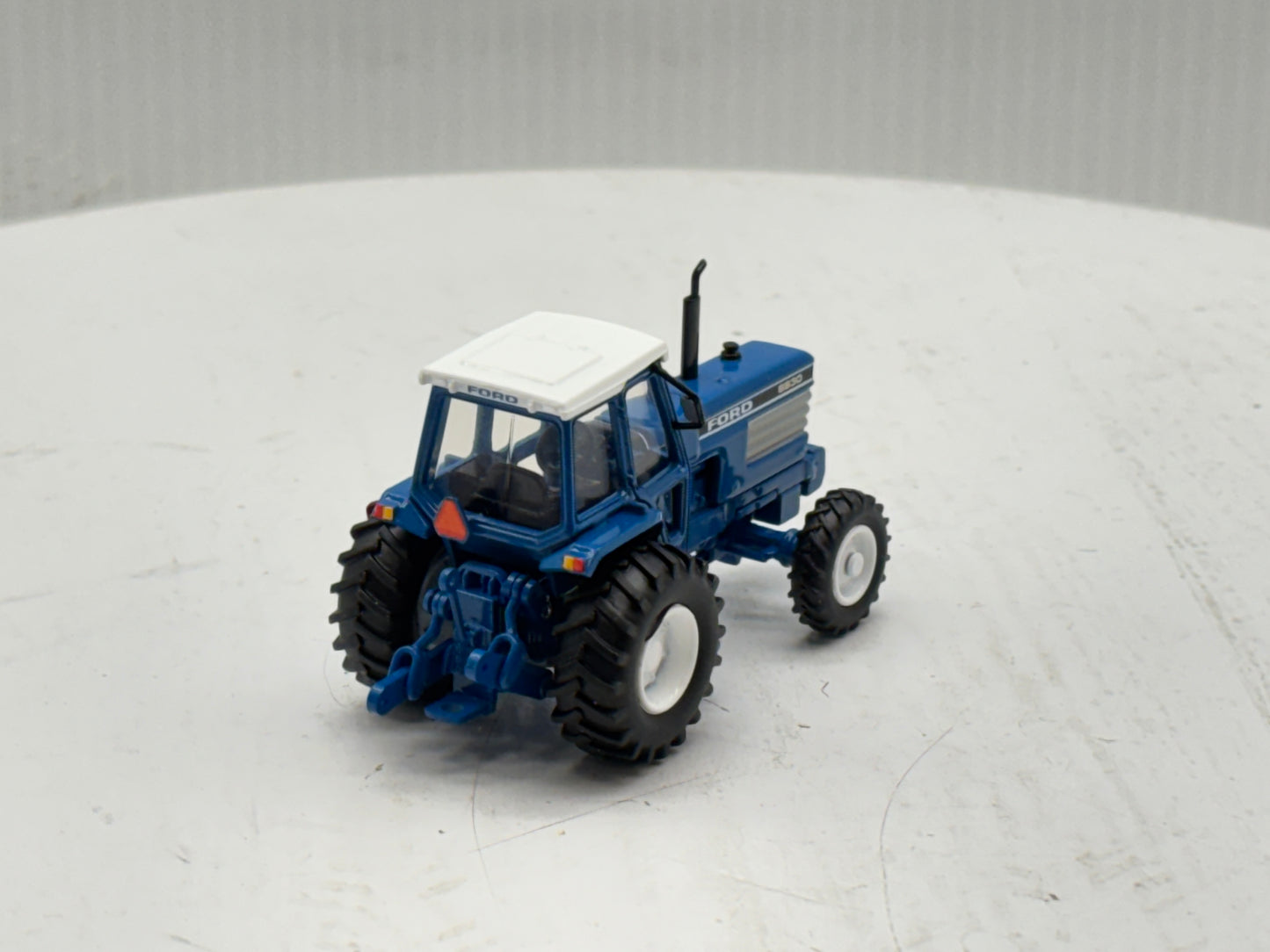 1/64 Ford 8830 2wd