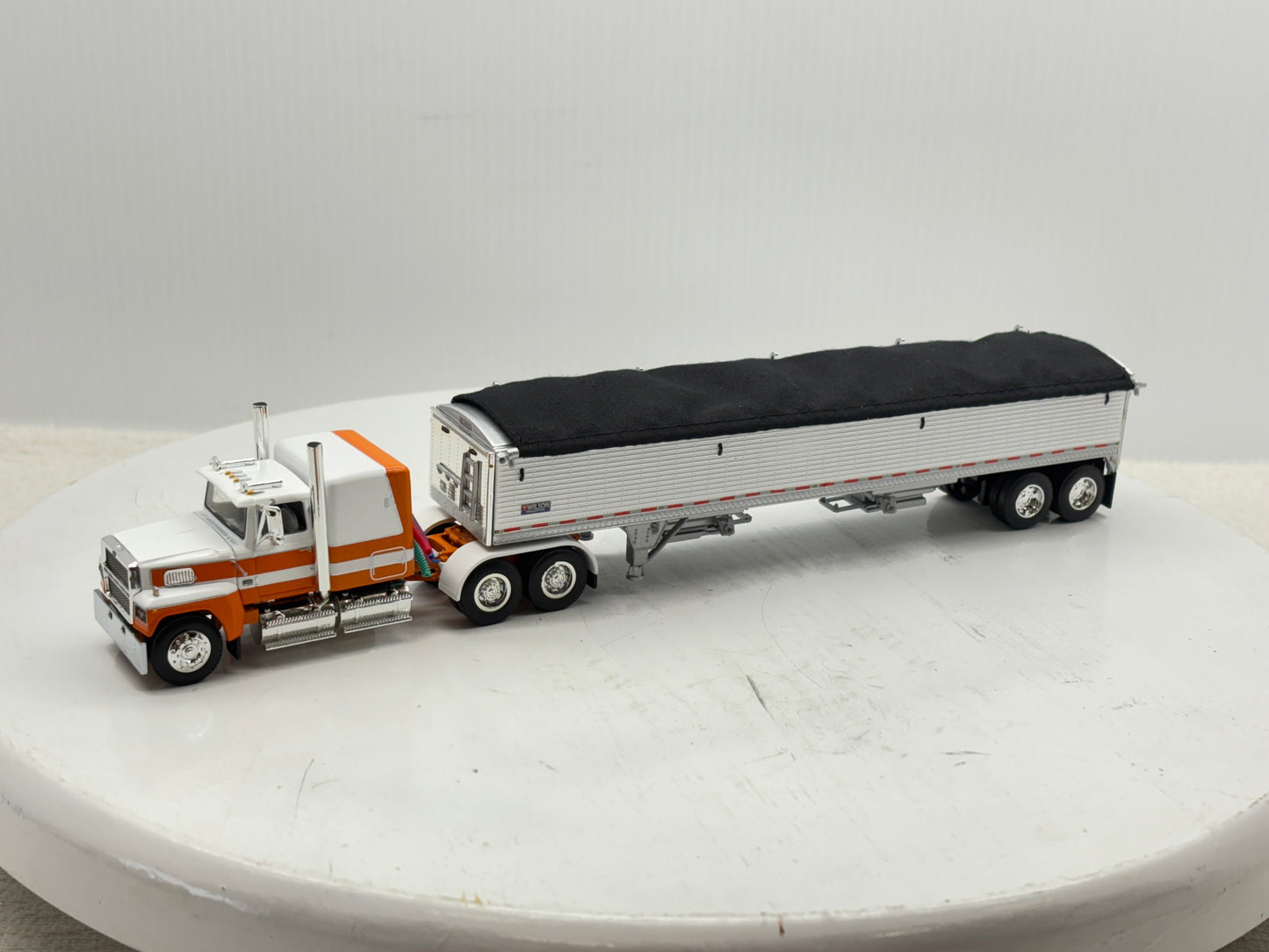 1/64 Ford LTL - 9000