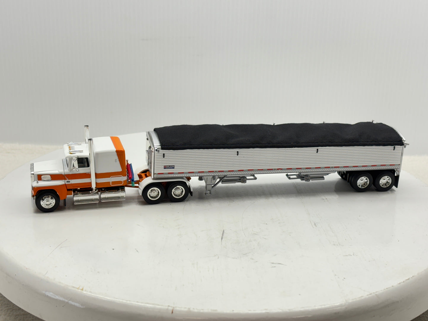 1/64 Ford LTL - 9000