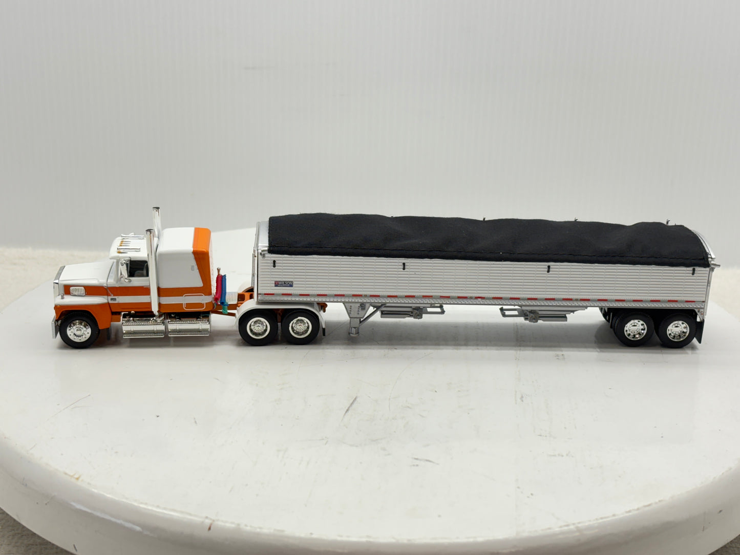 1/64 Ford LTL - 9000