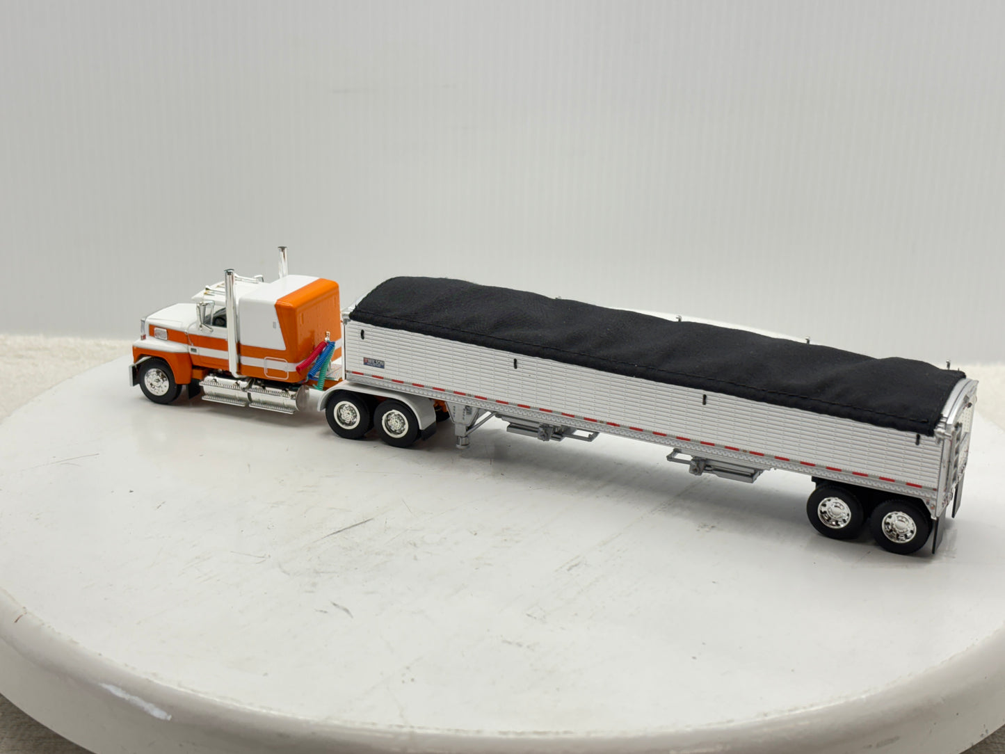 1/64 Ford LTL - 9000