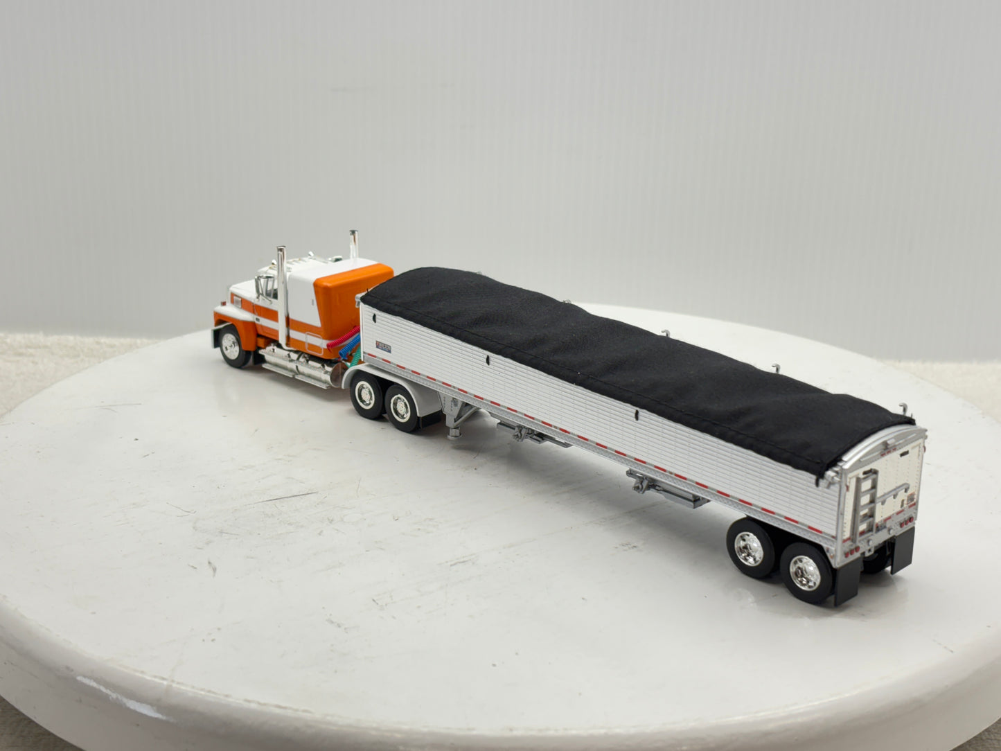 1/64 Ford LTL - 9000