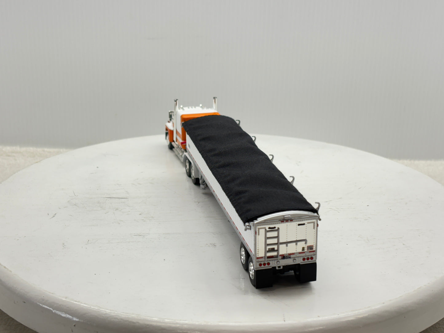 1/64 Ford LTL - 9000