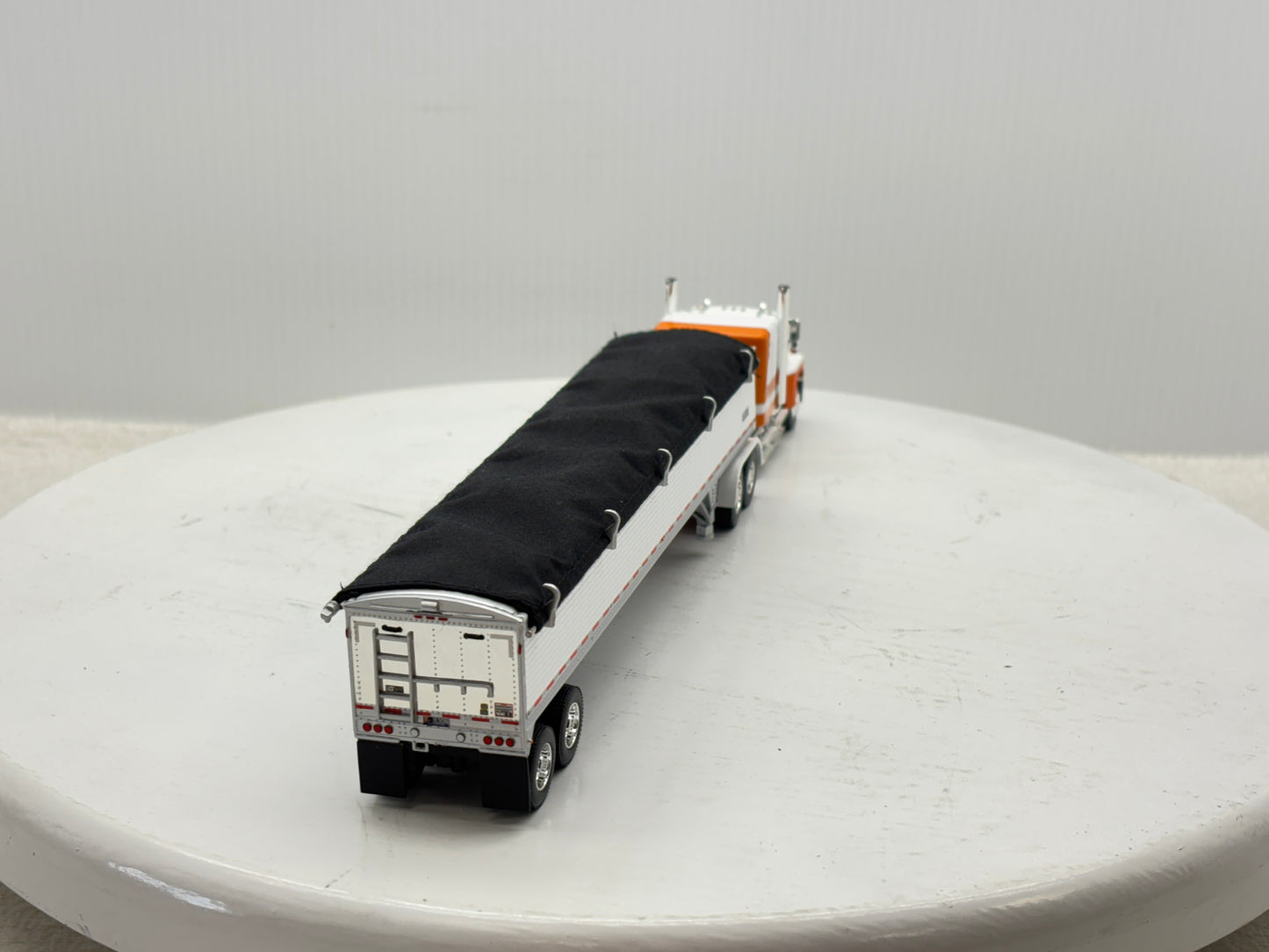 1/64 Ford LTL - 9000