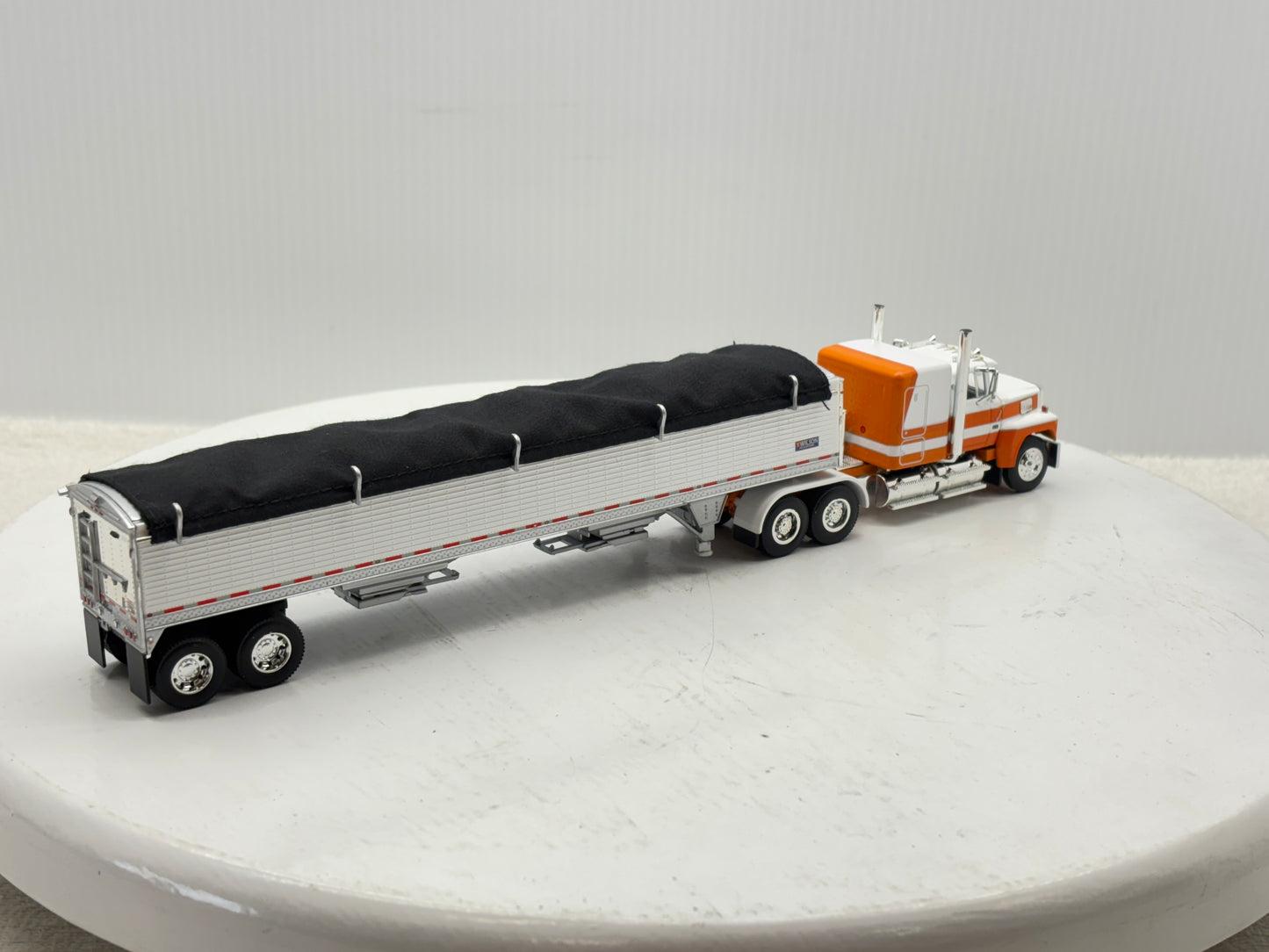 1/64 Ford LTL - 9000