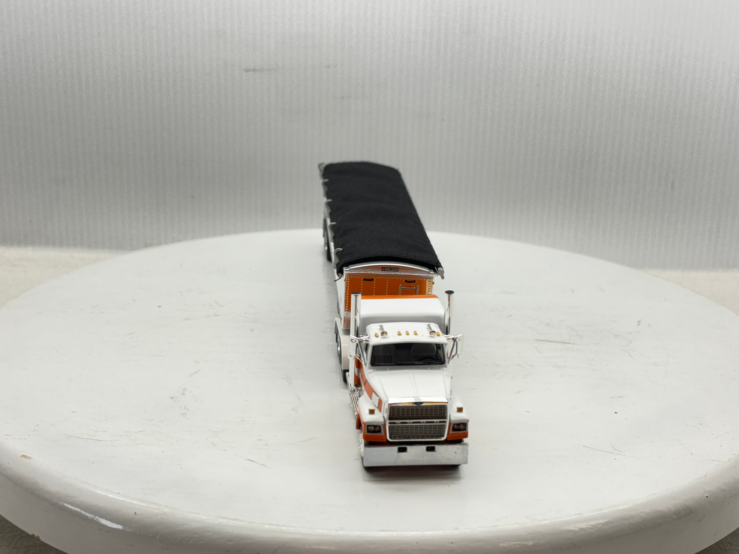 1/64 Ford LTL - 9000