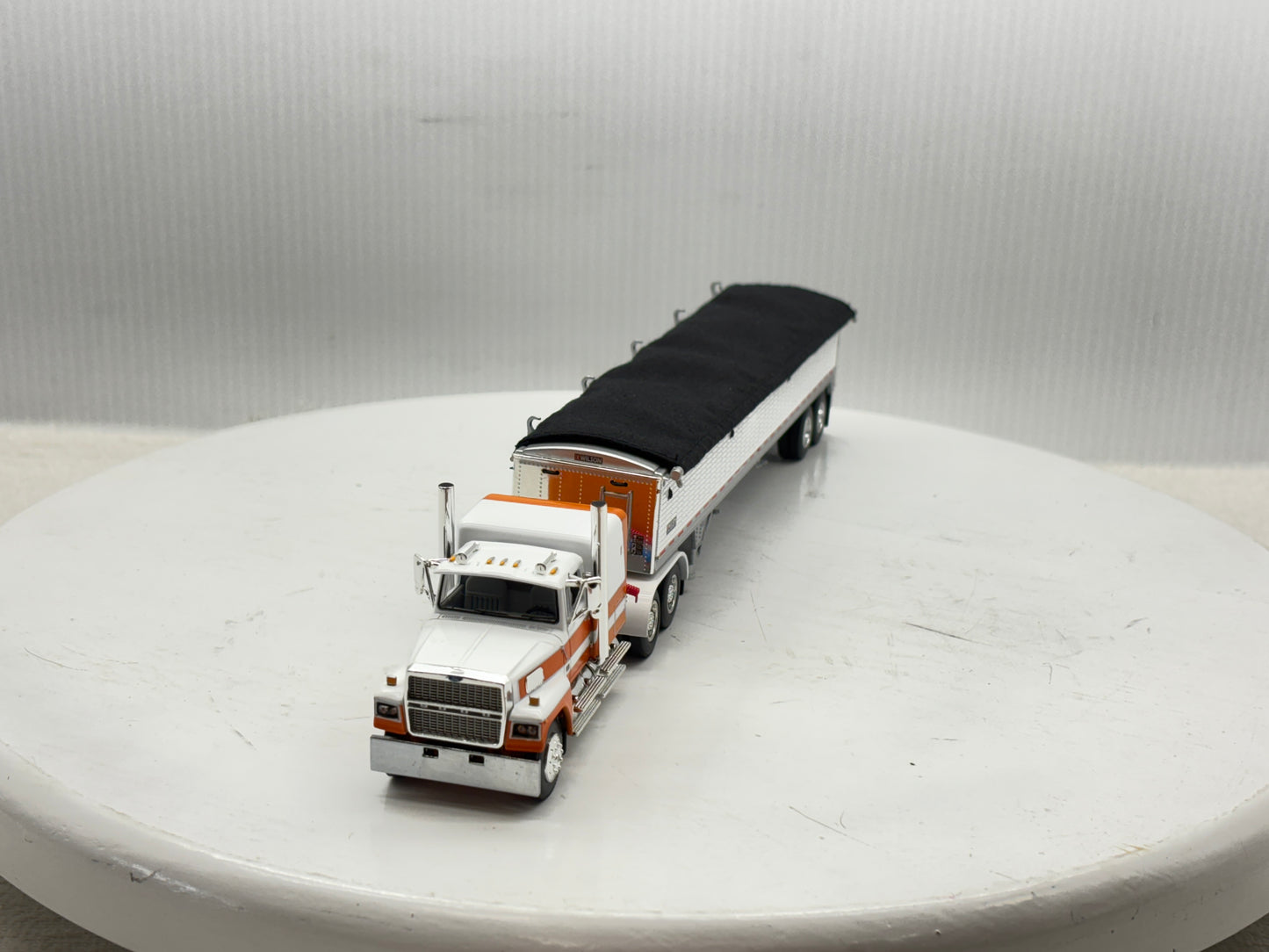 1/64 Ford LTL - 9000