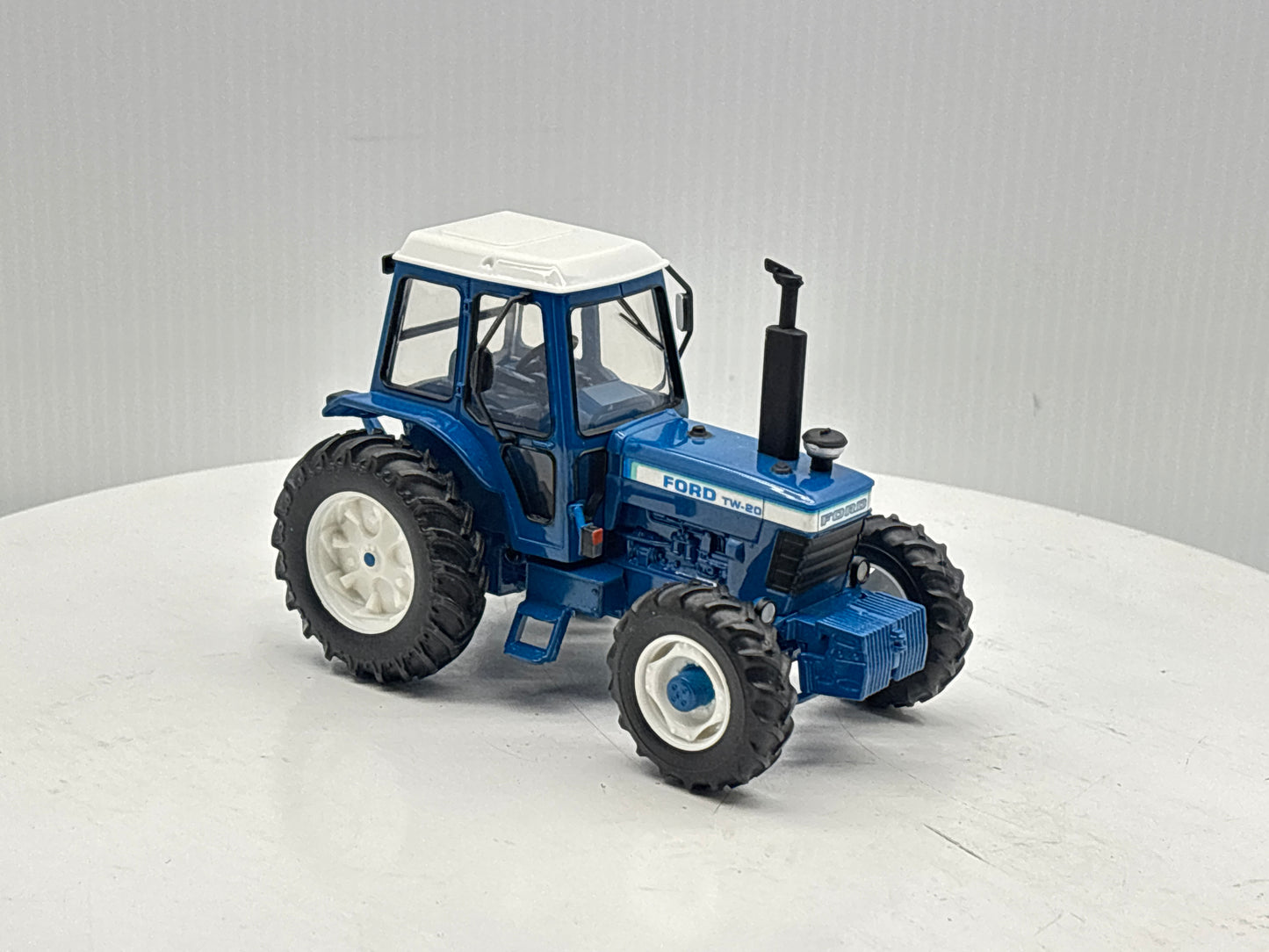 1/32 Ford TW-20