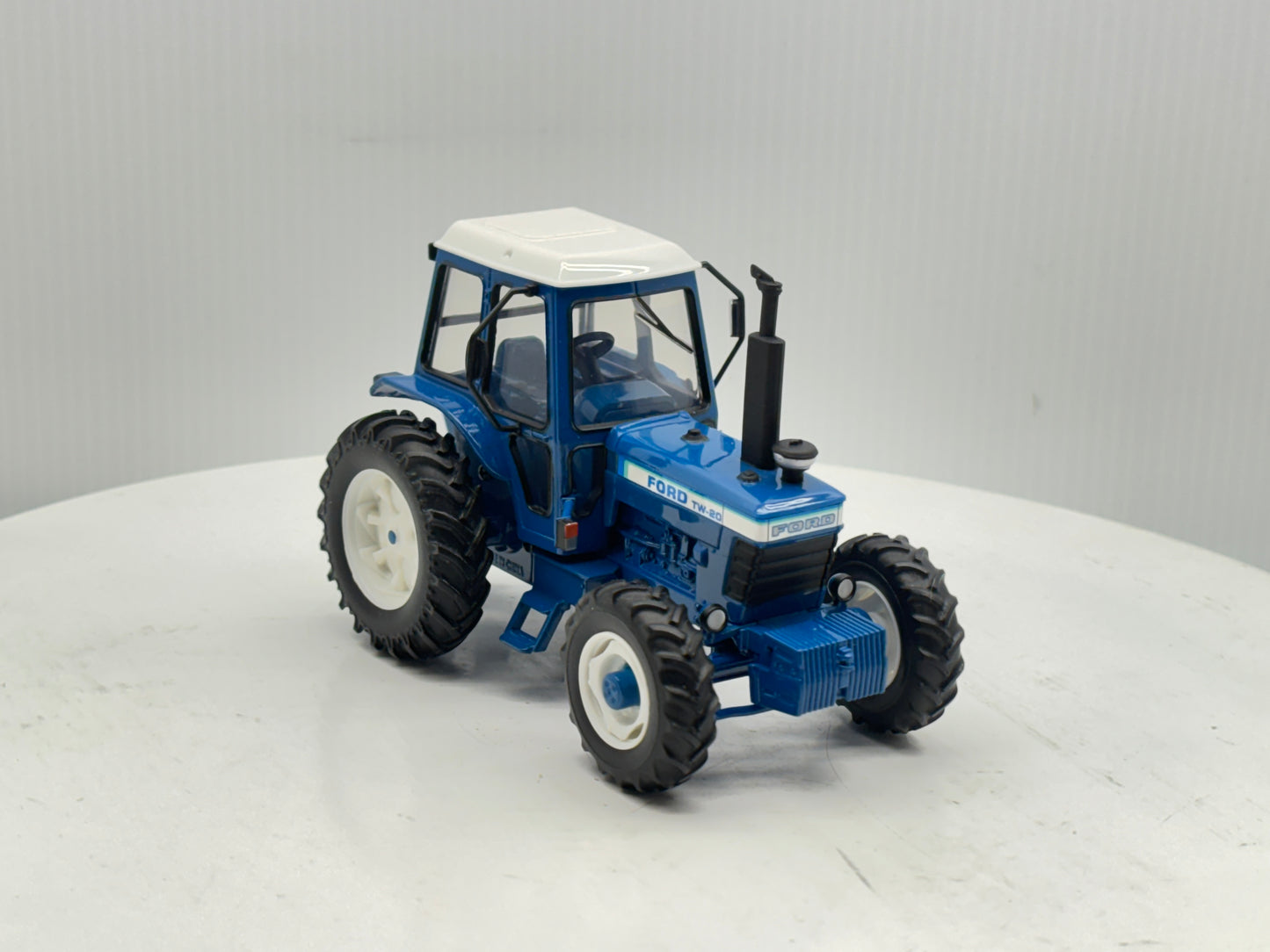1/32 Ford TW-20