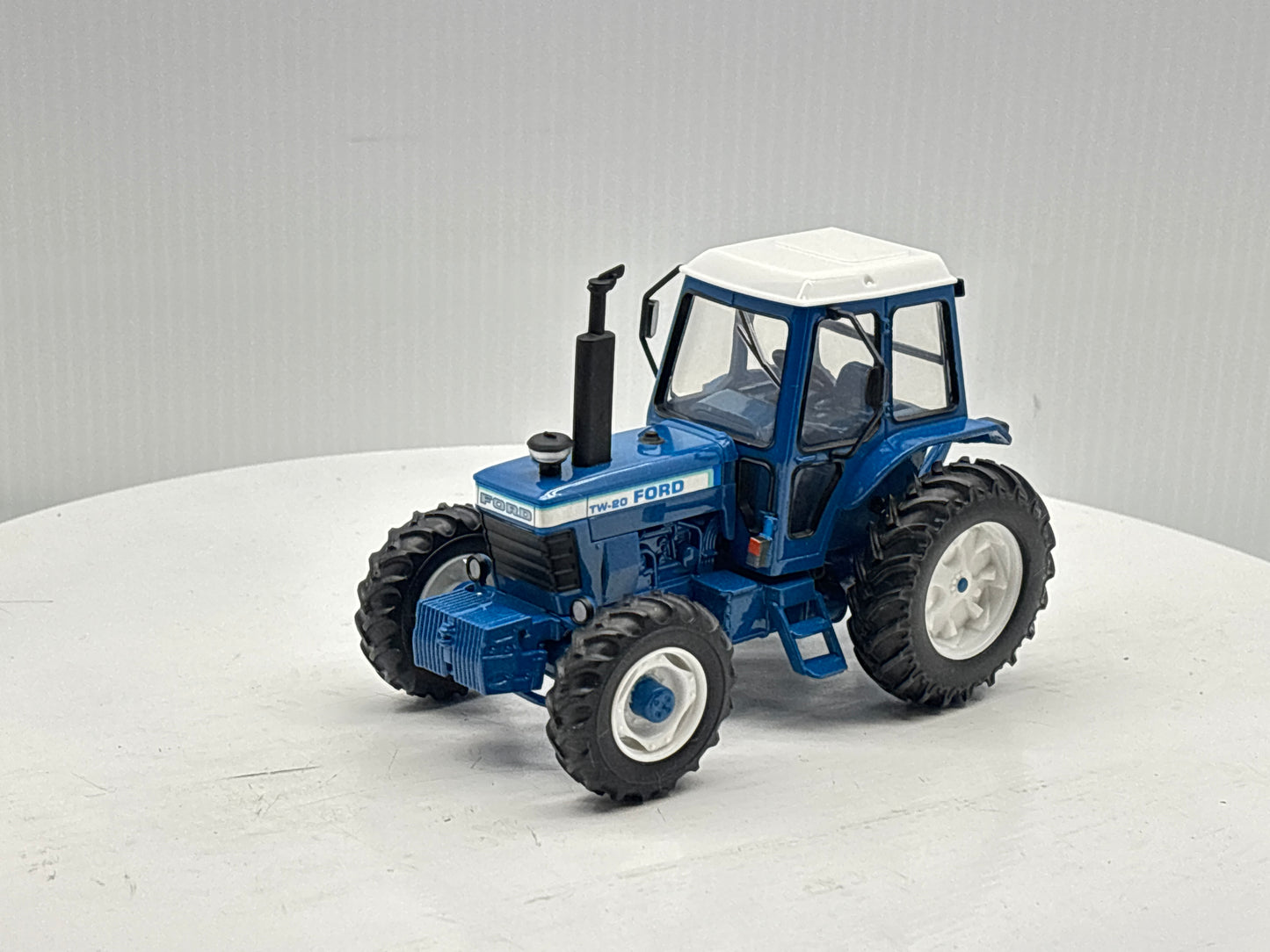 1/32 Ford TW-20