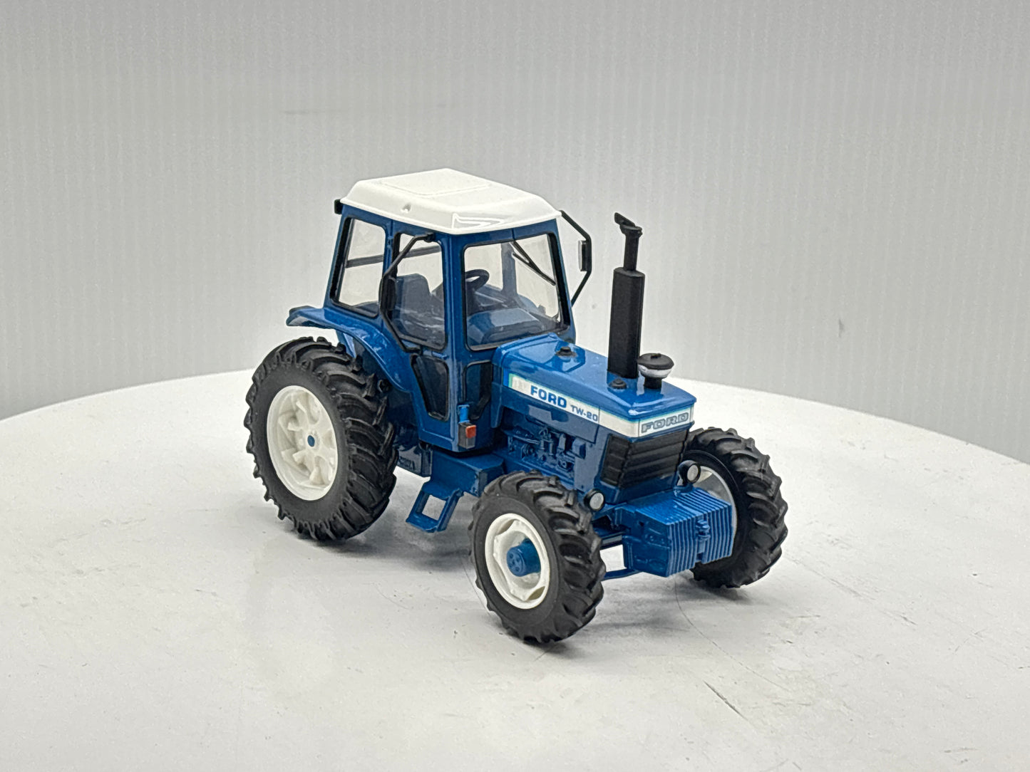 1/32 Ford TW-20