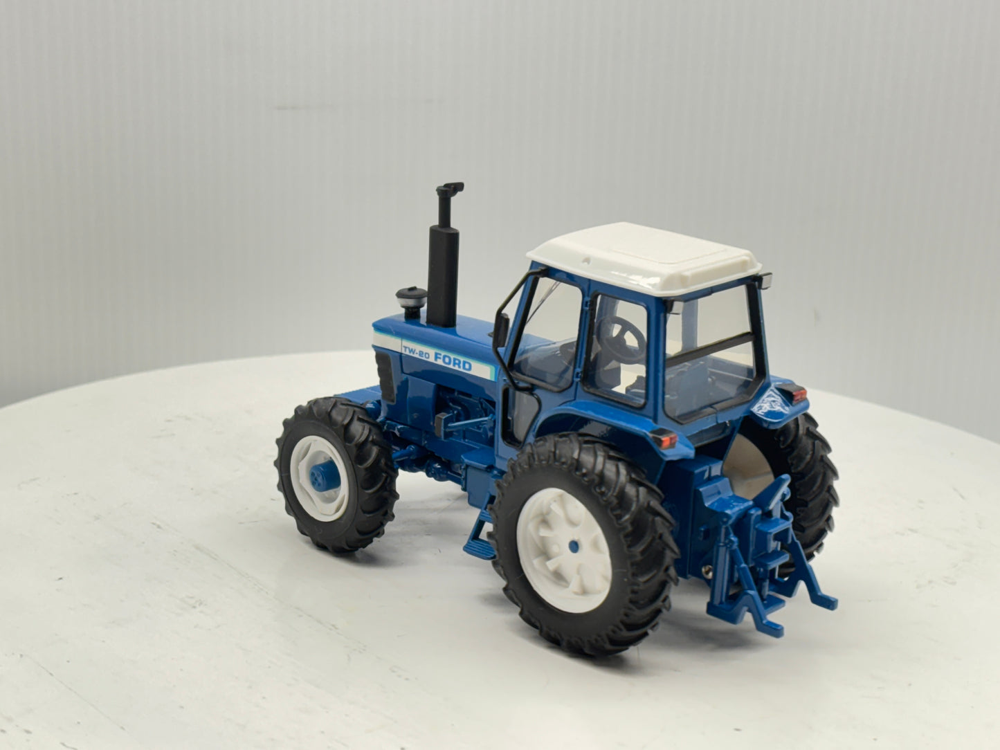 1/32 Ford TW-20