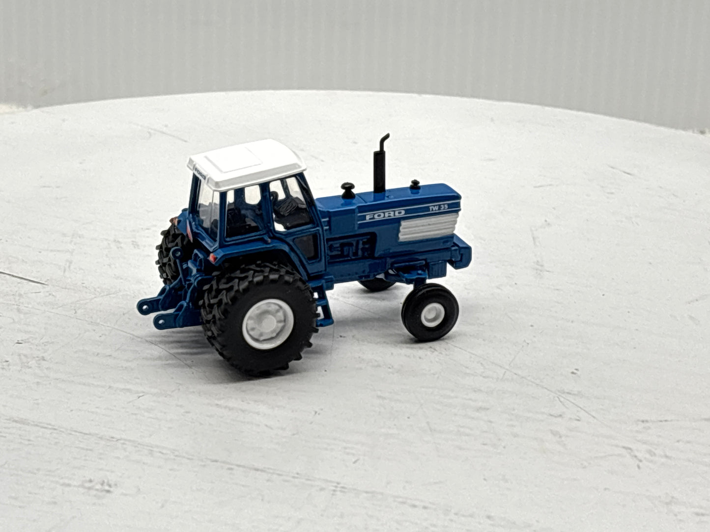 1/64 Ford TW-35 2wd