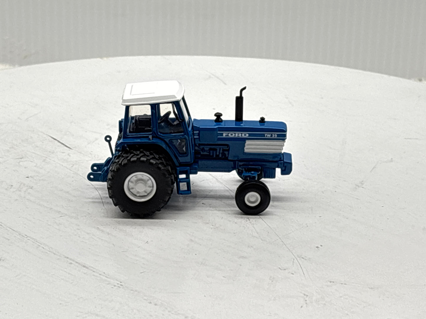 1/64 Ford TW-35 2wd