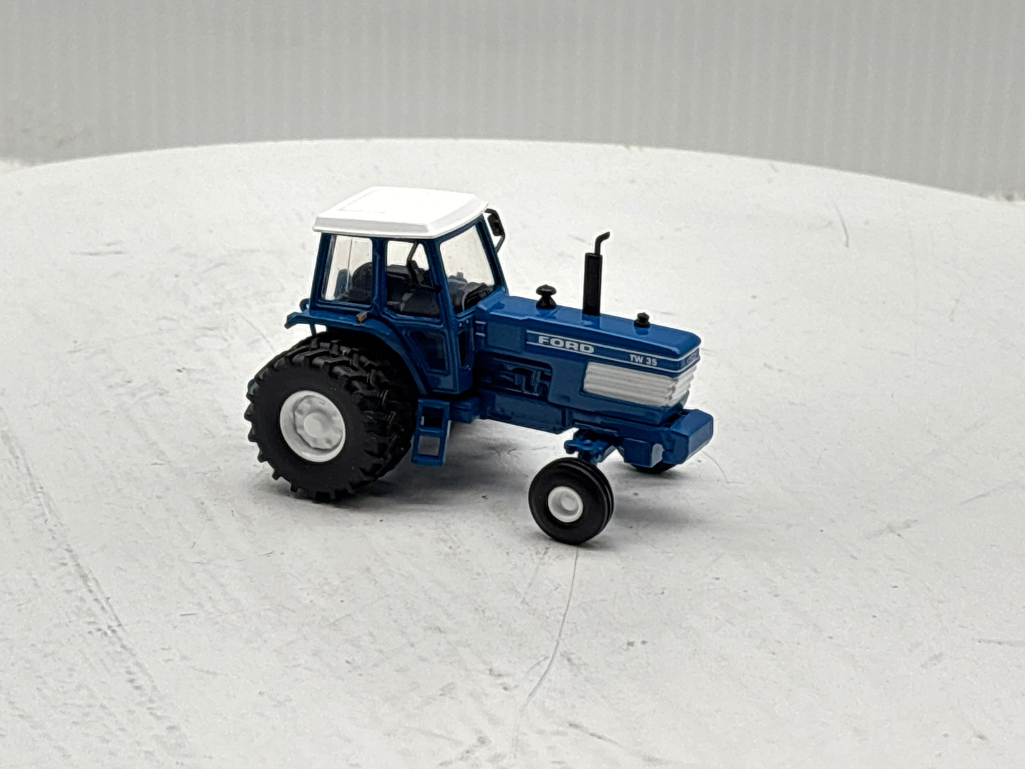 1/64 Ford TW-35 2wd