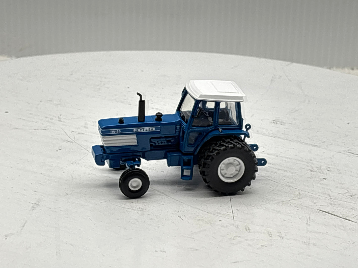1/64 Ford TW-35 2wd