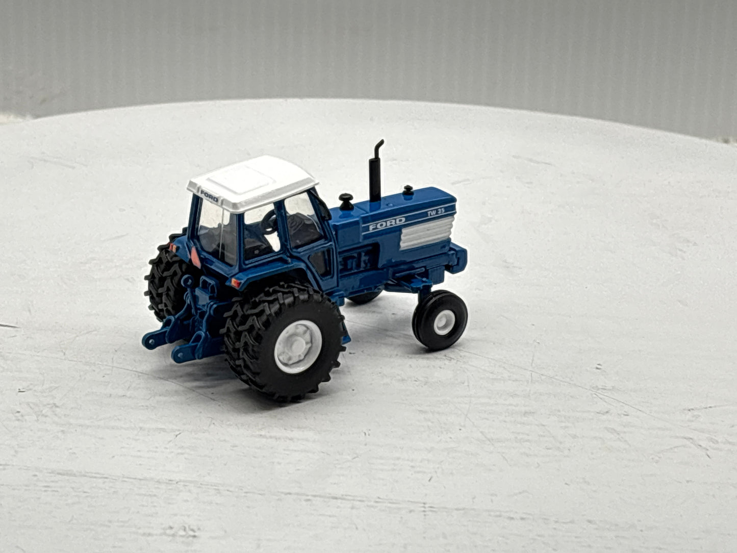 1/64 Ford TW-35 2wd