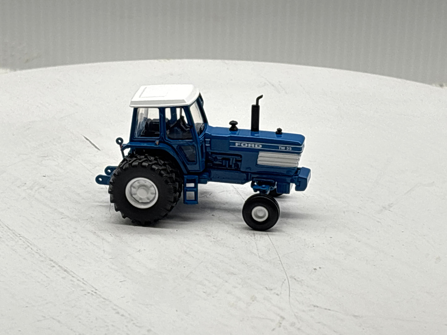 1/64 Ford TW-35 2wd