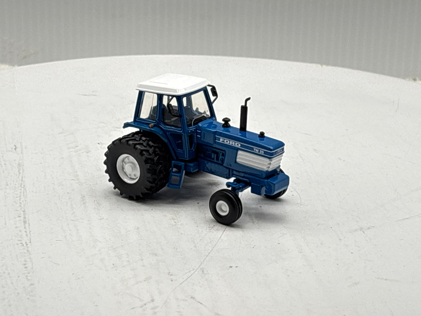 1/64 Ford TW-35 2wd