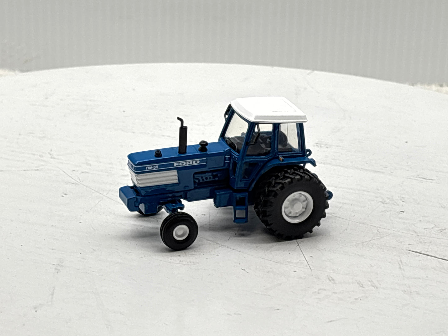 1/64 Ford TW-35 2wd