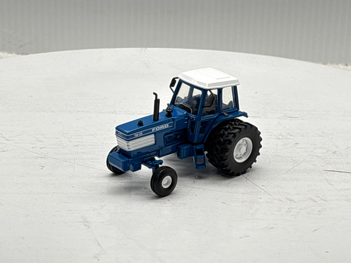 1/64 Ford TW-35 2wd