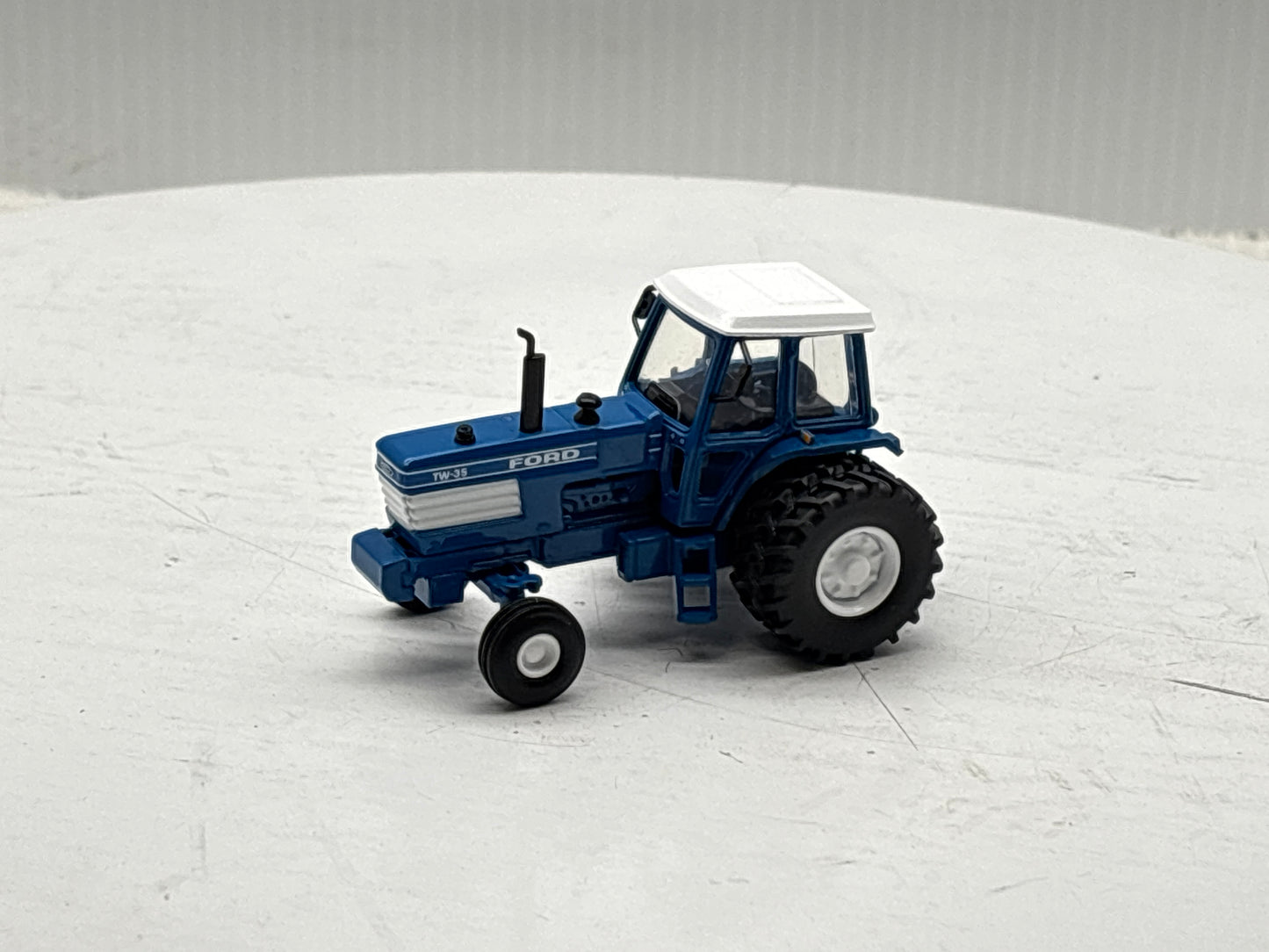 1/64 Ford TW-35 2wd