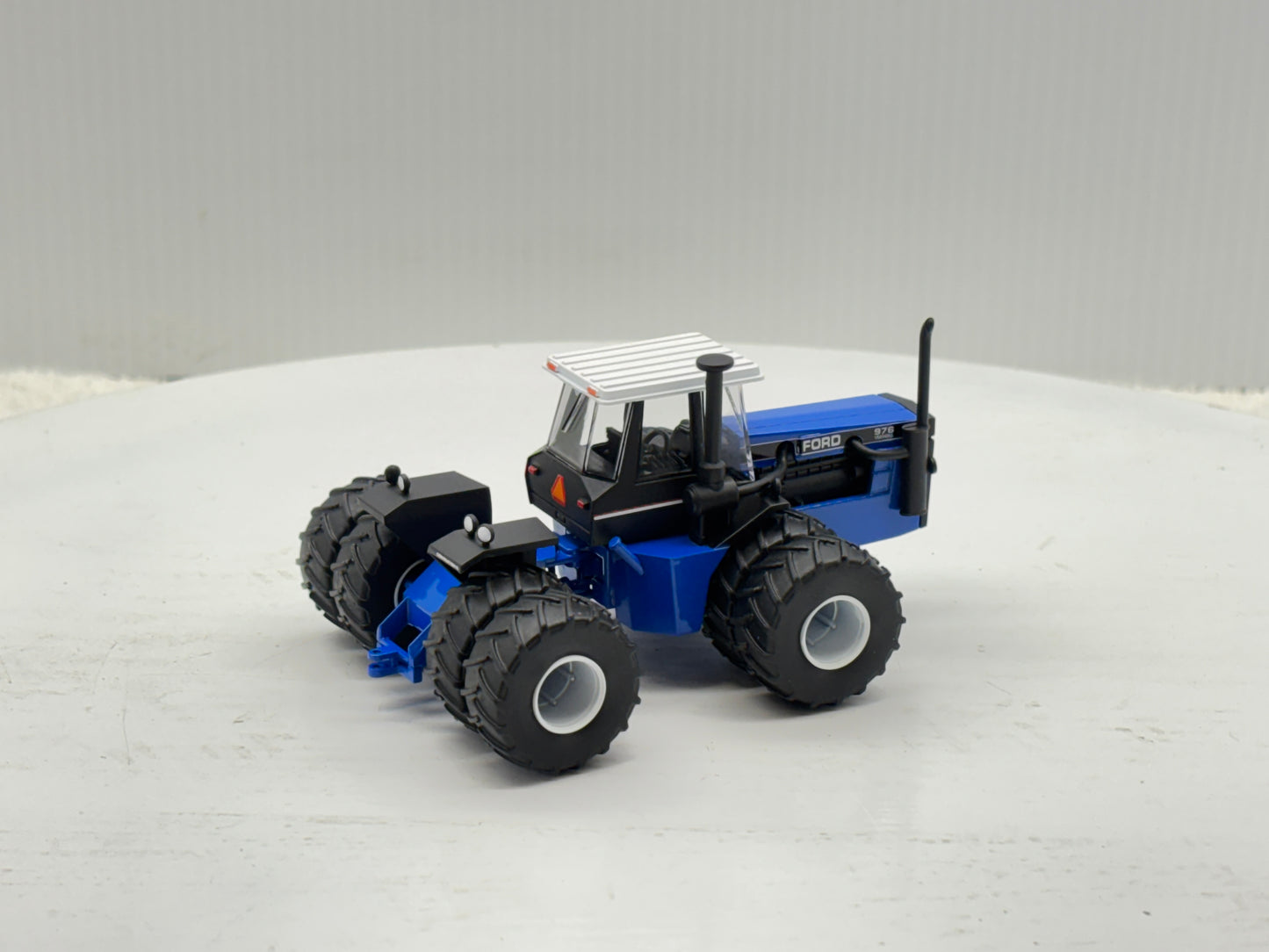 1/64 Ford Versatile 1156
