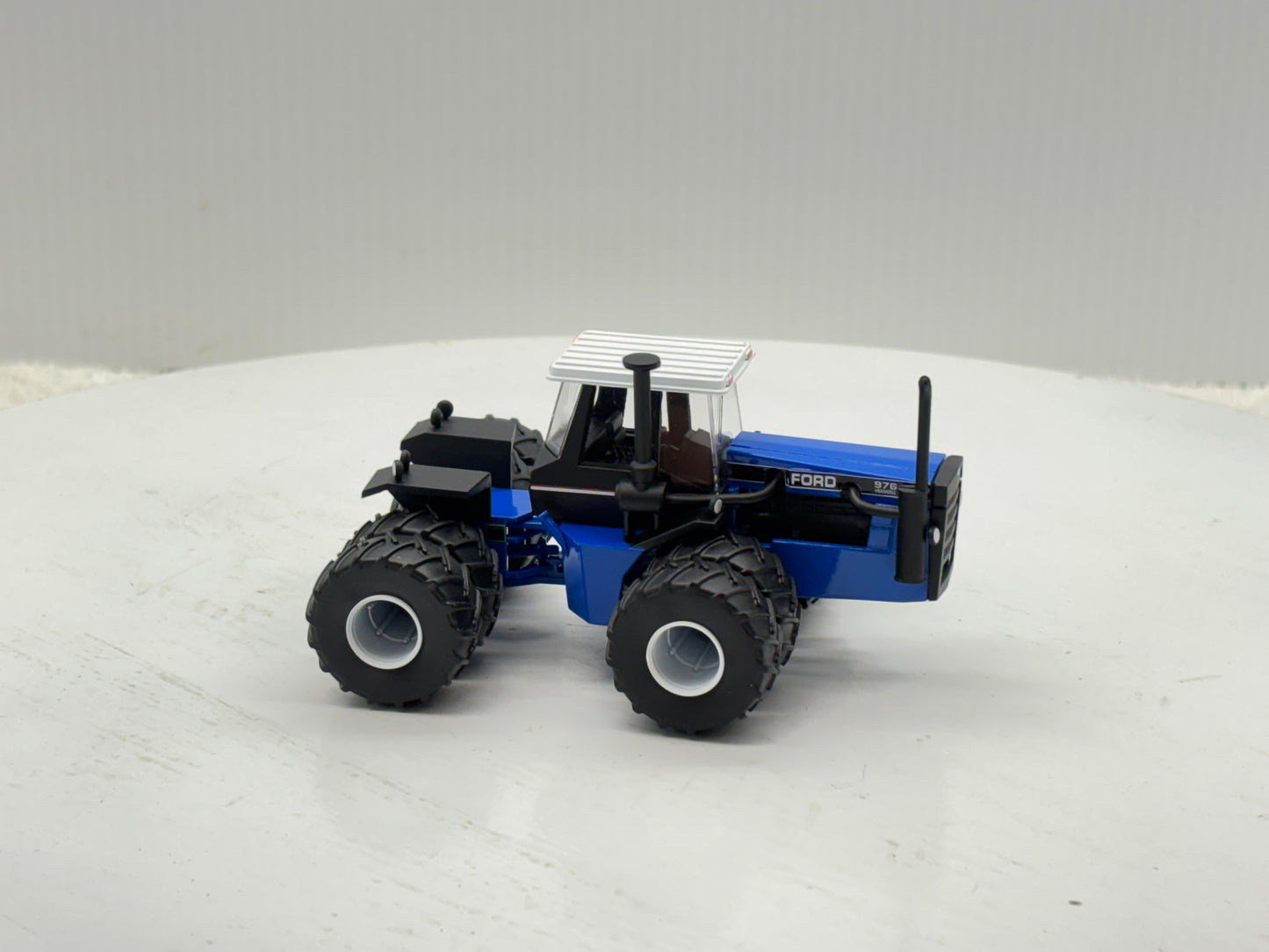 1/64 Ford Versatile 1156