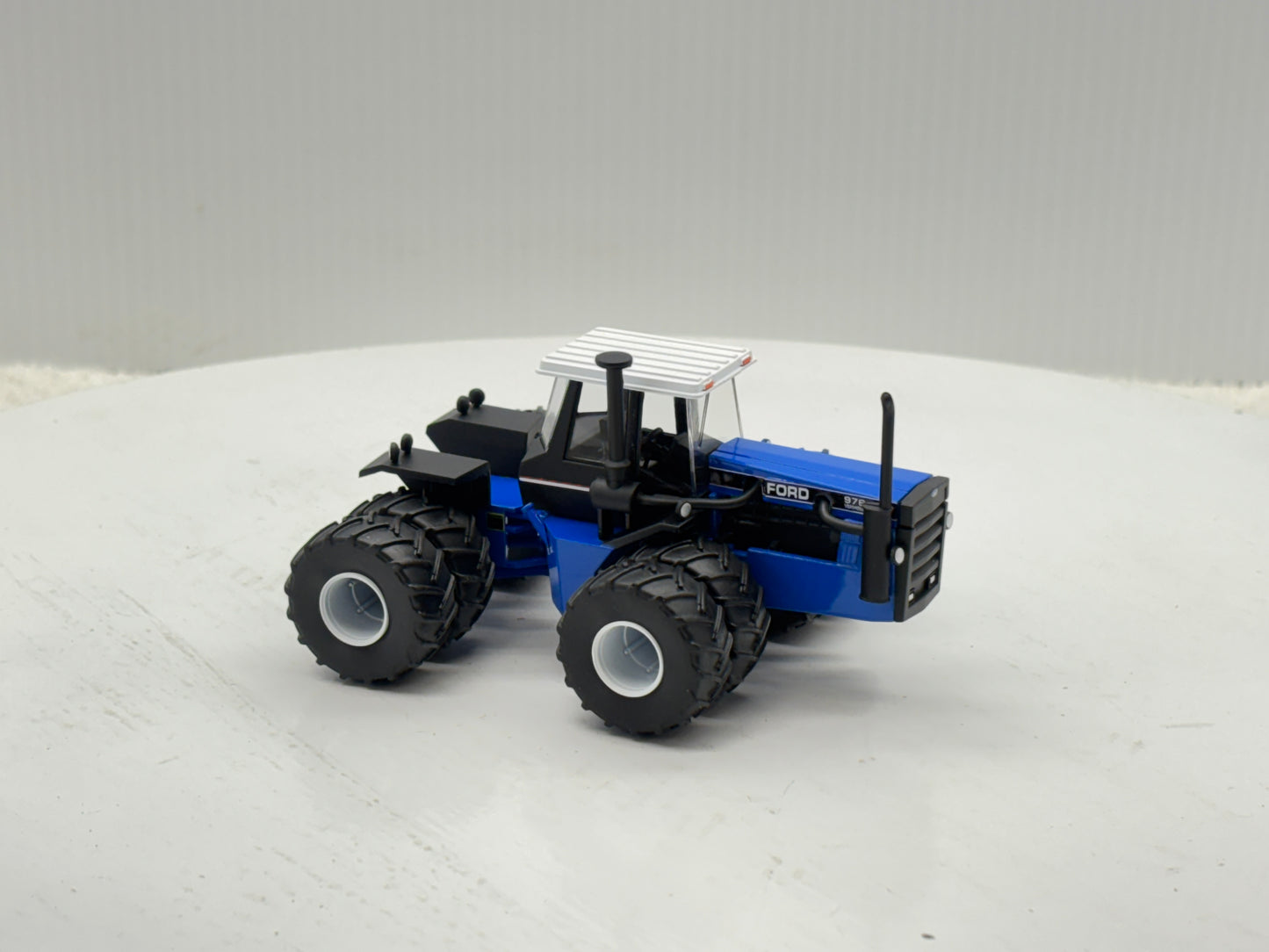 1/64 Ford Versatile 1156