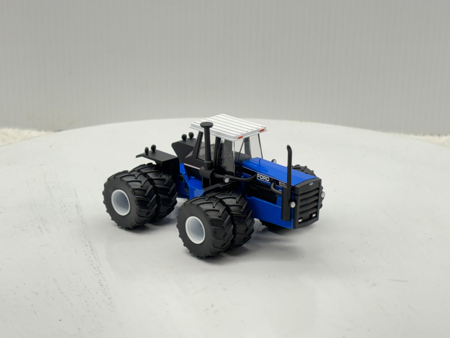 1/64 Ford Versatile 1156