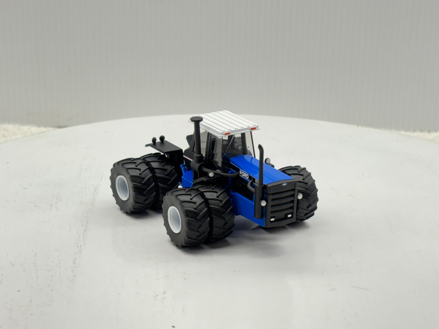 1/64 Ford Versatile 1156