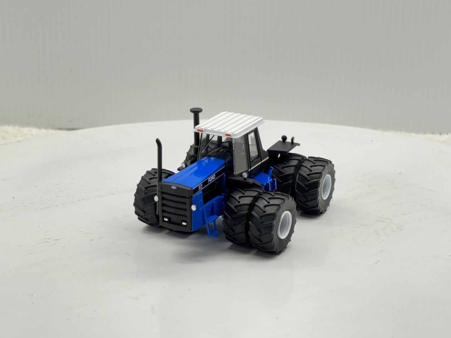 1/64 Ford Versatile 1156