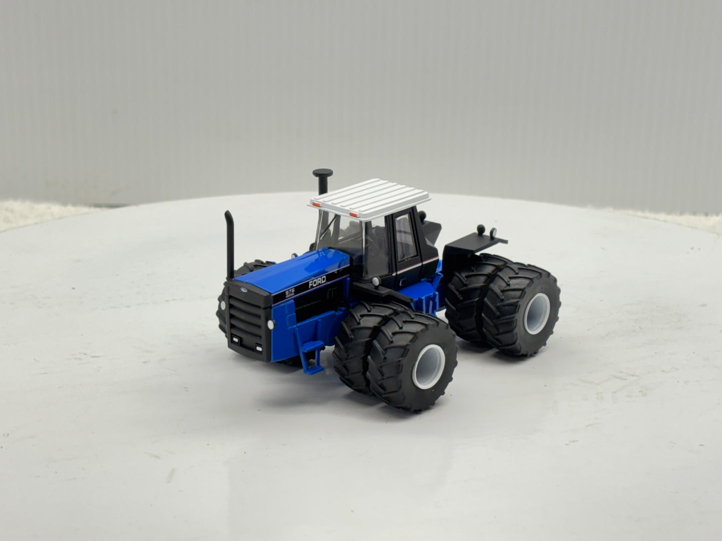1/64 Ford Versatile 1156
