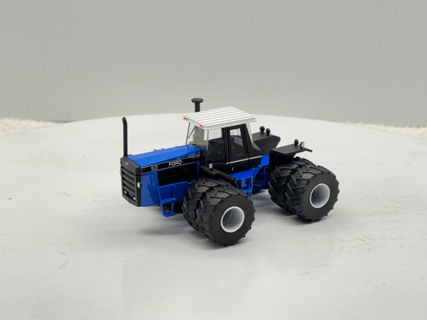 1/64 Ford Versatile 1156
