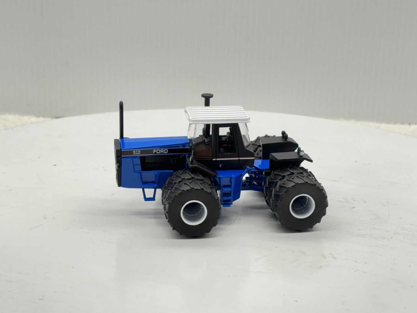 1/64 Ford Versatile 1156